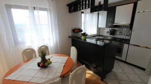 Kuchnia lub aneks kuchenny w obiekcie Apartment Turkalj