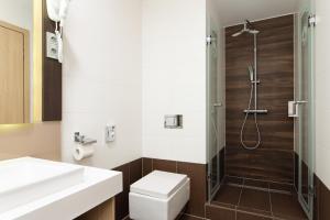 A bathroom at Portobello Wellness & Yacht Hotel Esztergom