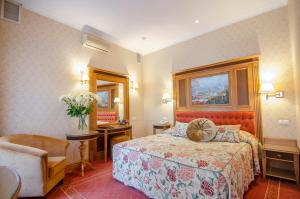 Postel nebo postele na pokoji v ubytování Swiss Hotel