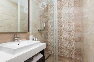 A bathroom at Portobello Wellness & Yacht Hotel Esztergom