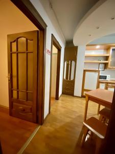 Kuchyňa alebo kuchynka v ubytovaní Old City Apartment