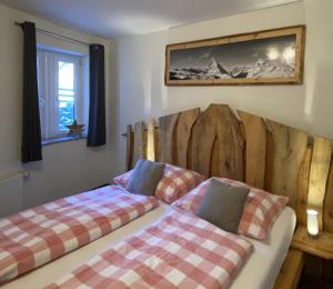 A bed or beds in a room at Ferienwohnung Bernadette