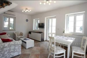 Posedenie v ubytovaní Villa Mala Dora + 16 fotografií