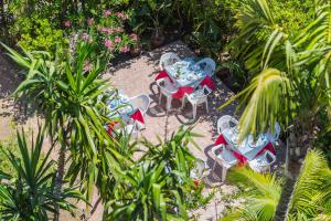 an overhead view of a patio with chairs and tables at La Piramide in Roccalumera