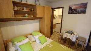 Łóżko lub łóżka w pokoju w obiekcie Apartment Kreslin