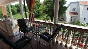 Balkon lub taras w obiekcie Apartment Kreslin