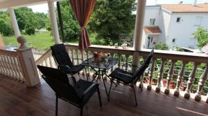 Balkon lub taras w obiekcie Apartment Kreslin