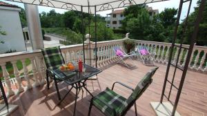 Balkon lub taras w obiekcie Apartment Kreslin