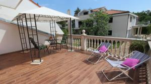 Balkon lub taras w obiekcie Apartment Kreslin
