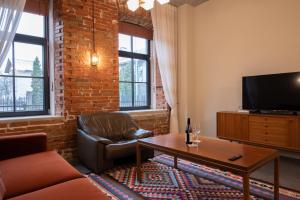 A seating area at Central Park Residence