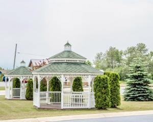 a white gazebo with a green roof at Quality Inn & Suites in Manistique