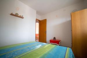 Łóżko lub łóżka w pokoju w obiekcie Villa SALENTO2 -doppio terrazzo panoramico vista mare mozzafiato immersa nella natura