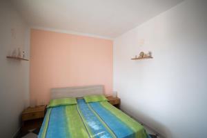 Łóżko lub łóżka w pokoju w obiekcie Villa SALENTO2 -doppio terrazzo panoramico vista mare mozzafiato immersa nella natura
