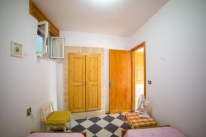 Łóżko lub łóżka w pokoju w obiekcie Villa SALENTO2 -doppio terrazzo panoramico vista mare mozzafiato immersa nella natura