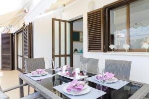 A seating area at 080 Casa Can Xim ETV8770 by Mallorca Charme