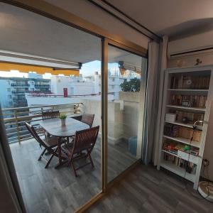 Bibliothèque dans l'appartement