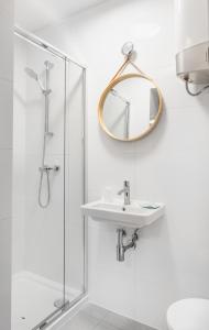 Koupelna v ubytování Apartamenty, Boutique Rooms Villa 82, MIEJSCE PRKINGOWE
