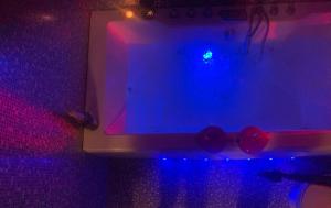 Zdjęcie z galerii obiektu Apartament z JACUZZI dla DWOJGA przy PROMENADZIE w mieście Ełk