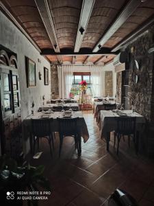 a restaurant with tables and chairs in a room at L'Hostalet in Arboli