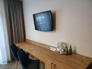 a flat screen tv on the corner of a room at Villa Roma przy wyciągu na Szrenicę in Szklarska Poręba