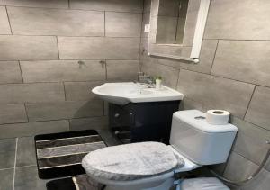 Phòng tắm tại Real Deal Apartment