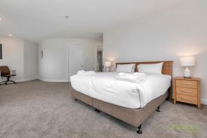Кровать или кровати в номере QV Huge Penthouse with Waterview & Parking - 919