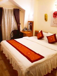 Postel nebo postele na pokoji v ubytování Vanilla Dalat Hotel