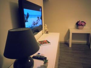 TV tai viihdekeskus majoituspaikassa Appartamento B&B Suite Stefanelli