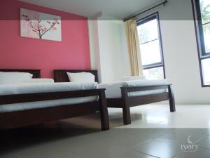 Ein Bett oder Betten in einem Zimmer der Unterkunft Ivory Phi Phi Island