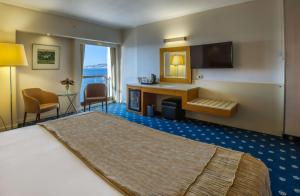 TV a/nebo společenská místnost v ubytování Best Western Plus Hotel Konak