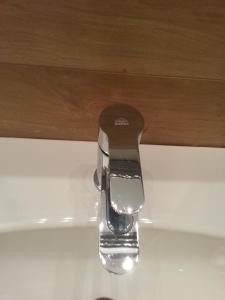 szczotka do włosów na blacie w obiekcie Appartamento B&B Suite Stefanelli w mieście Tarent