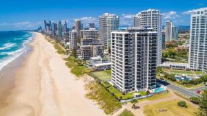Afbeelding uit fotogalerij van Golden Sands on the Beach - Absolute Beachfront Apartments in Gold Coast