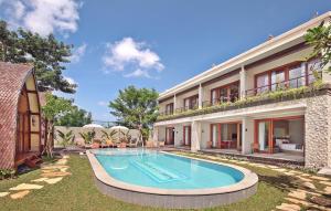 una imagen de una casa con piscina en Kubu GWK Resort, en Jimbaran
