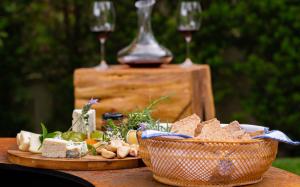 two baskets of food on a table with wine glasses at Secreto Boutique Hotel in Campos do Jordão