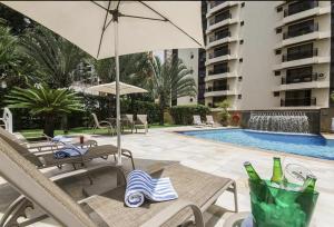 Swimmingpoolen hos eller tæt på Flat na Paulista no Hotel Transamerica Particular