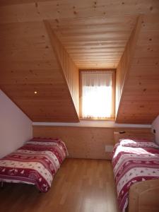 A bed or beds in a room at Agritur Al Molin