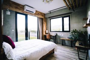 Llit o llits en una habitació de 似禾苑民宿 Siheyuan Homestay