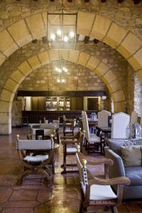 a restaurant with a bunch of chairs and tables at Parador de Siguenza in Sigüenza