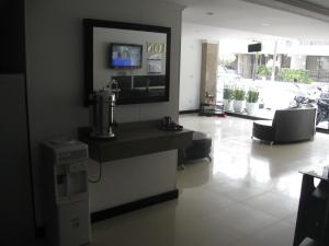 a room with a counter with a mixer in it at Hotel Rodadero Real in Santa Marta