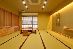 a bowling alley with a table in a room at Ryotei Jyusouya in Sango