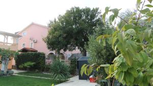 Ogród w obiekcie Apartment Rolih