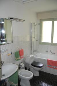 Kylpyhuone majoituspaikassa CRANS MONTANA LE REGENT APPARTEMENT