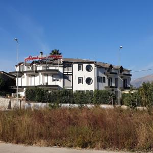 Budova, kde se aparthotel nachází