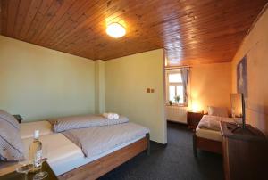 Postel nebo postele na pokoji v ubytování Hotel Plesivec