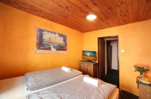 Postel nebo postele na pokoji v ubytování Hotel Plesivec
