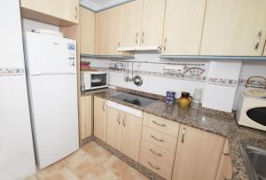 Kuchnia lub aneks kuchenny w obiekcie EDIFICIO RIO