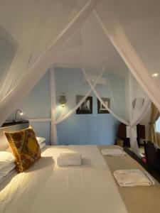 A bed or beds in a room at Jafferji Beach Retreat,