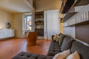 A seating area at Le Residenze a Firenze - Residenza Covoni Apartment in the historical center of Florence