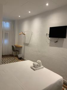 a bedroom with a bed and a tv on a wall at Star Home in Valencia