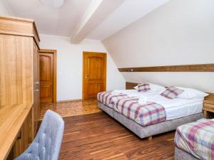 a bedroom with a bed and a desk at Dom Wypoczynkowy U Chramca in Białka Tatrzańska